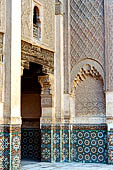 Marrakech - la Madrasa di Ben Youssef, particolare del patio centrale. 